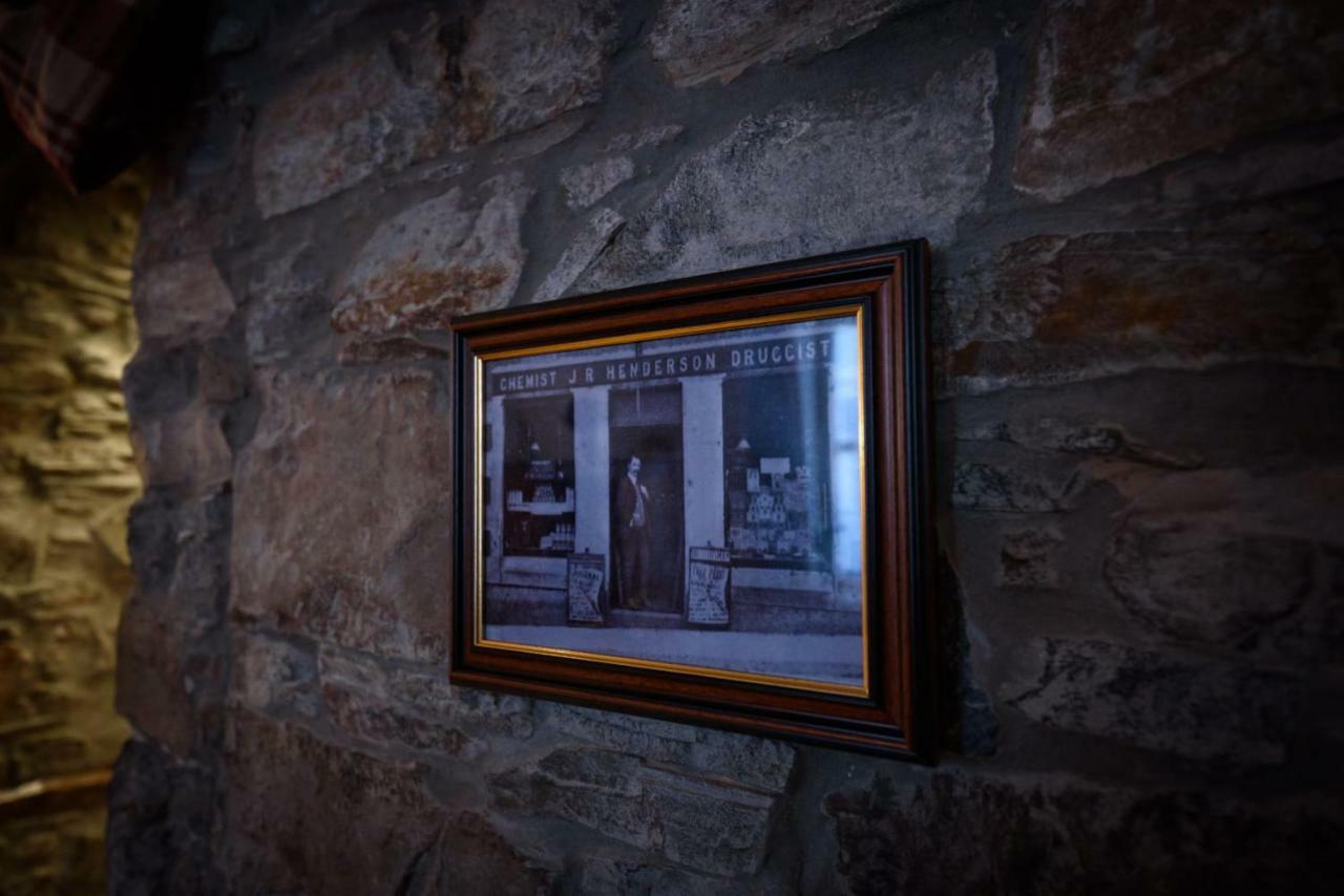 The Old Chemist Apartment Cullen Exterior photo